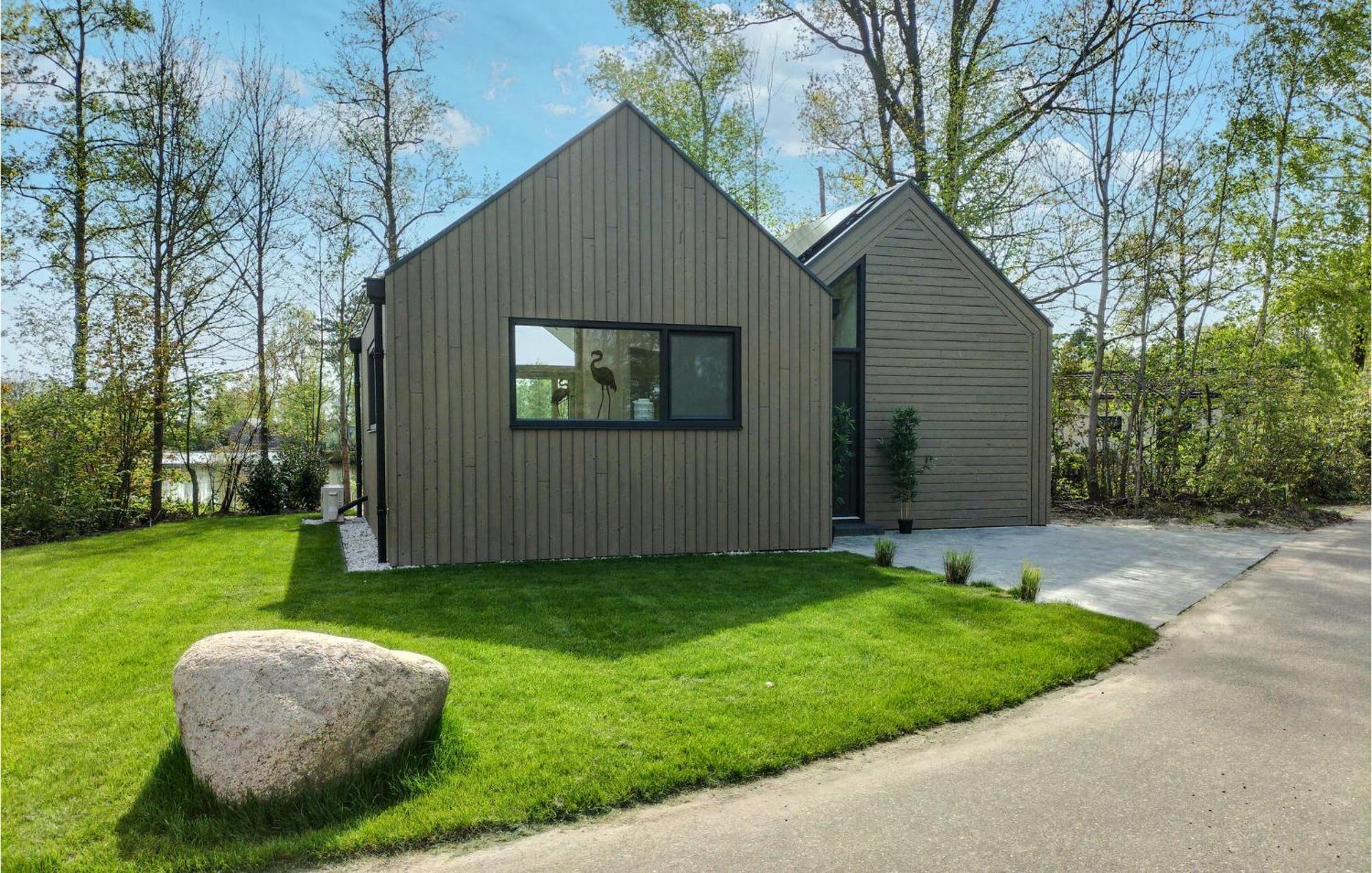 Cozy Home In Oosterwolde With Sauna Екстериор снимка